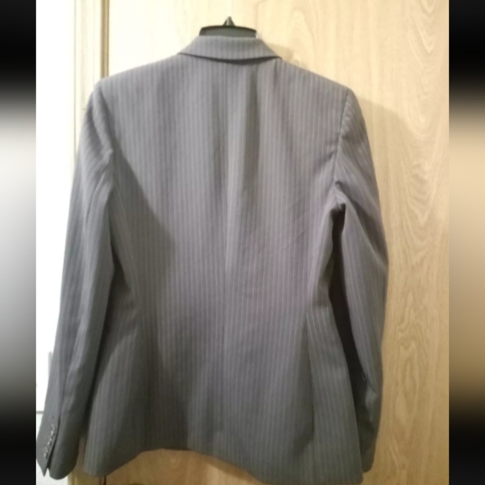 Tahari Women's Gray Pinstripe Blazer Size 12 Business Casual Fall - Picture 2 of 4